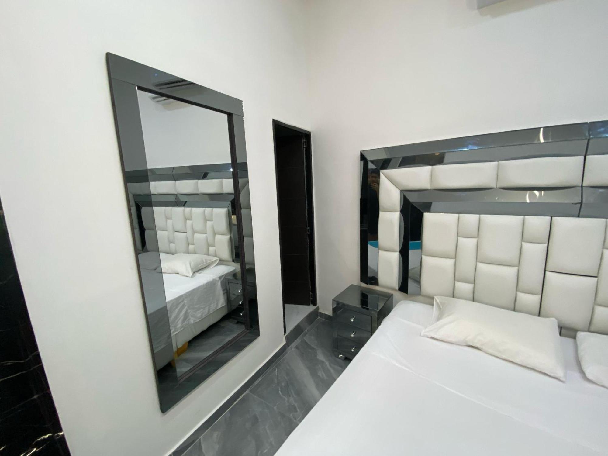 Hotel Hostal Caps Cartagena Esterno foto